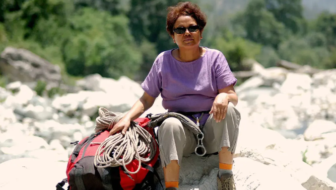 10 women over 50 years old 4,500 kilometers and 40 Himalayan Passes