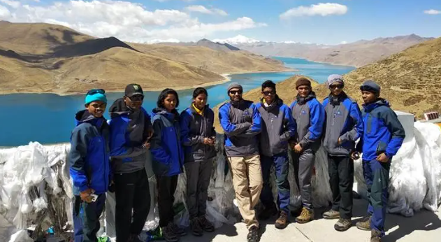 Four tribal students from Chandrapur scale Mount Everest